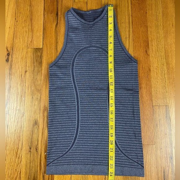 Lululemon Run: Swiftly Tech Tank
Rugby Stripe Tonal Heathered Black Grape Size 2 - Picture 8 of 10